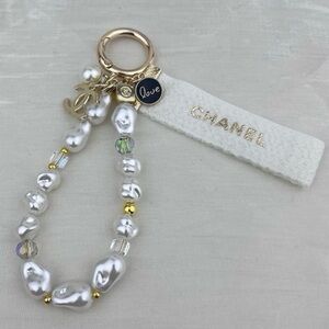 CHANEL White and Gold Pearl Keychain/Bag charm